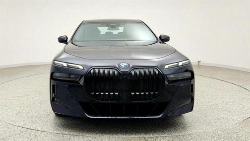 Carbon Black Metallic 2023 BMW 740 i
