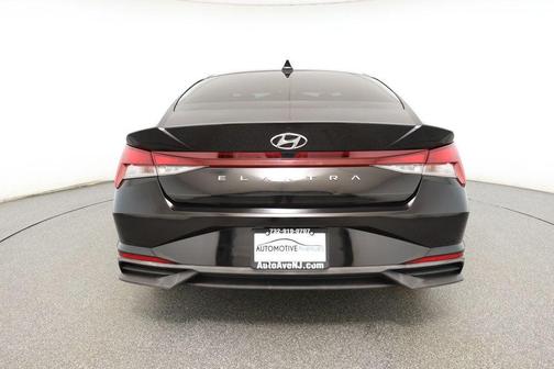2023 Hyundai ELANTRA SE