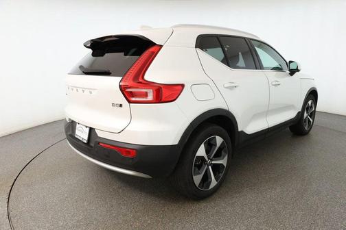 2023 Volvo XC40 B5 Plus Bright Theme