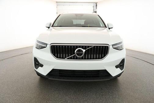 2023 Volvo XC40 B5 Plus Bright Theme