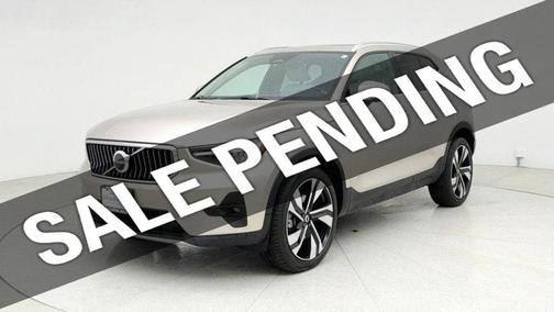 2023 Volvo XC40 B5 Plus Bright Theme
