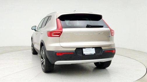 2023 Volvo XC40 B5 Plus Bright Theme