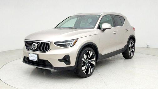 2023 Volvo XC40 B5 Plus Bright Theme