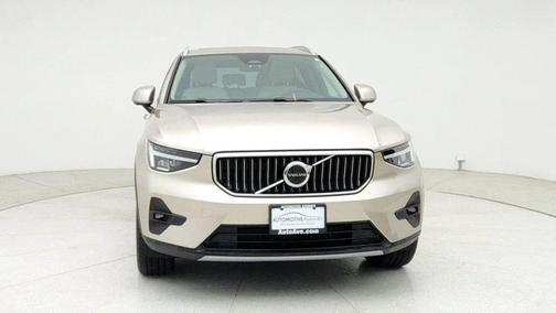 2023 Volvo XC40 B5 Plus Bright Theme