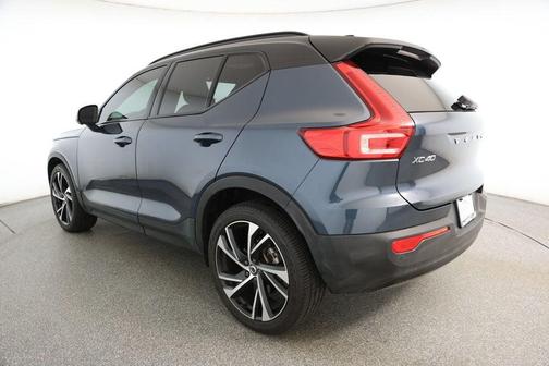 2022 Volvo XC40 T5 R-Design