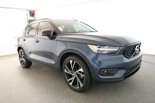2022 Volvo XC40 T5 R-Design