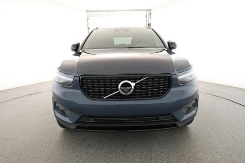 2022 Volvo XC40 T5 R-Design