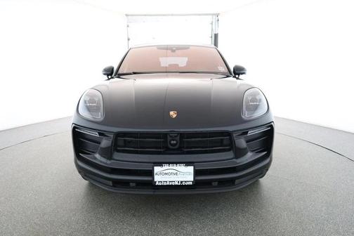2022 Porsche Macan Base