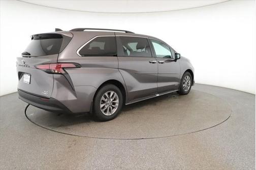 2021 Toyota Sienna XLE 8 Passenger