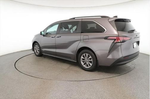 2021 Toyota Sienna XLE 8 Passenger