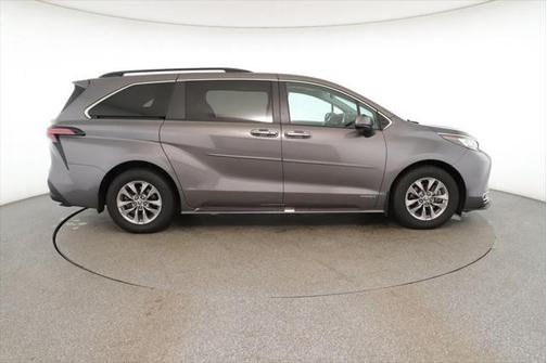 2021 Toyota Sienna XLE 8 Passenger