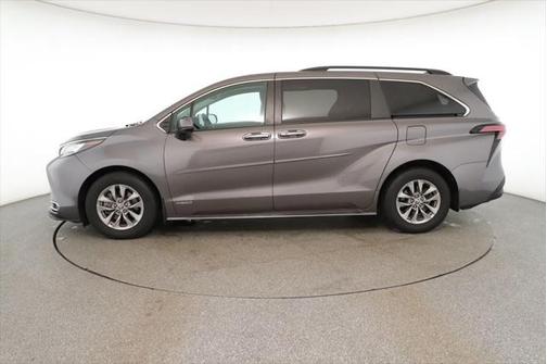 2021 Toyota Sienna XLE 8 Passenger