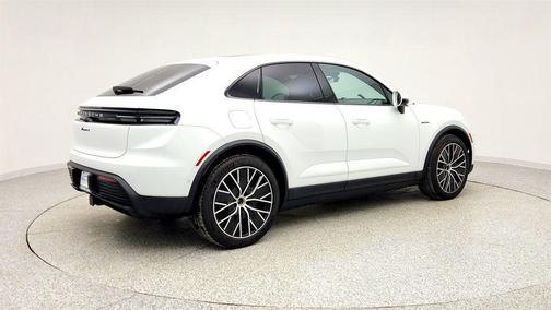 2025 Porsche Macan 4