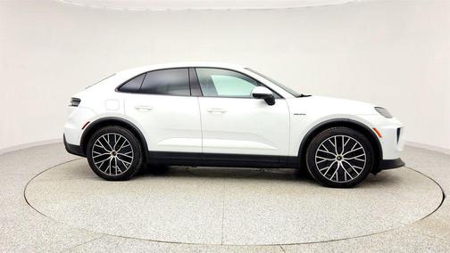 2025 Porsche Macan 4