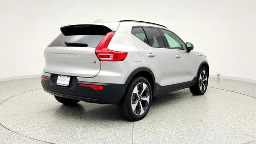 2025 Volvo XC40 B5 Plus Dark Theme