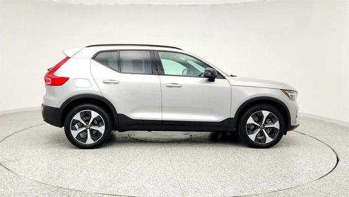 2025 Volvo XC40 B5 Plus Dark Theme