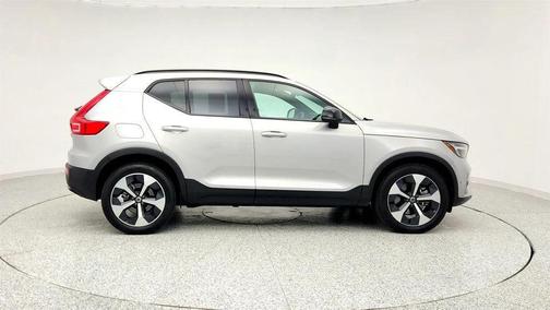 2025 Volvo XC40 B5 Plus Dark Theme