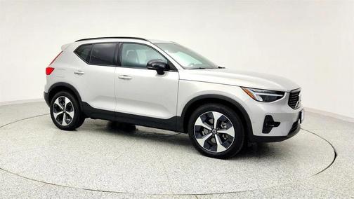 2025 Volvo XC40 B5 Plus Dark Theme