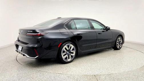 Black Sapphire Metallic 2024 BMW i7 xDrive60