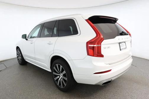 2021 Volvo XC90 T6 Momentum