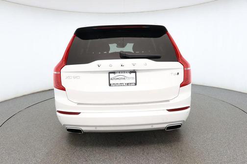2021 Volvo XC90 T6 Momentum