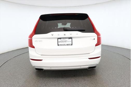 2021 Volvo XC90 T6 Momentum