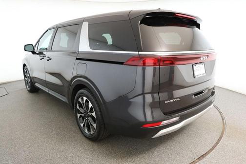 2023 Kia Carnival EX