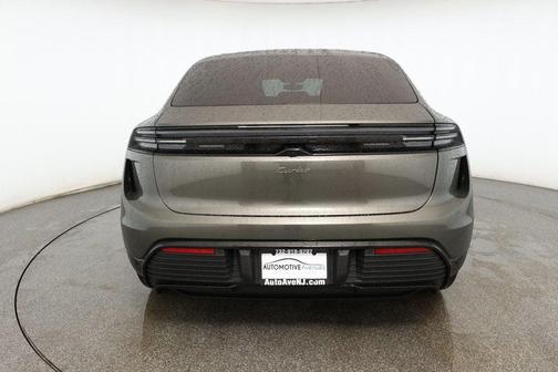 2024 Porsche Macan Turbo