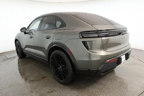 2024 Porsche Macan Turbo
