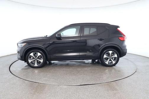 2024 Volvo XC40 B5 Core Dark Theme