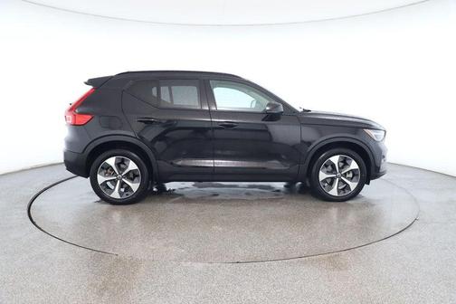2024 Volvo XC40 B5 Core Dark Theme