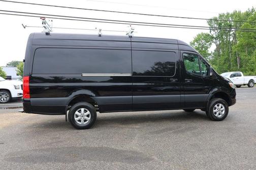 Obsidian Black Metallic 2022 Mercedes-Benz Sprinter 2500 High Roof