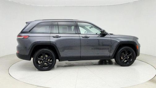 2022 Jeep Grand Cherokee Altitude