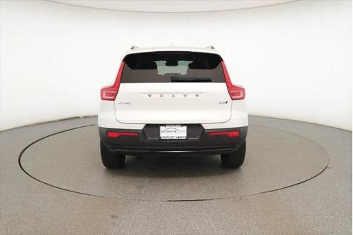 2023 Volvo XC40 B5 Ultimate Dark Theme
