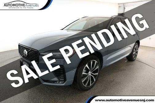 2023 Volvo XC60 B5 Plus Dark Theme
