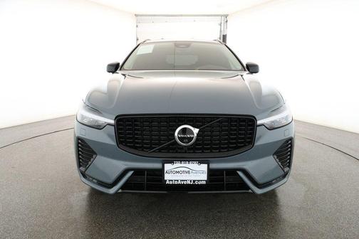 2023 Volvo XC60 B5 Plus Dark Theme