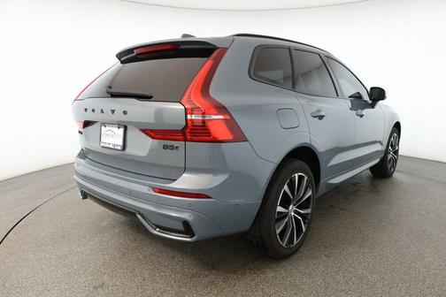 2023 Volvo XC60 B5 Plus Dark Theme