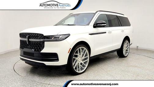 PRISTINE WHITE METALLIC 3C 2025 Lincoln Navigator Reserve