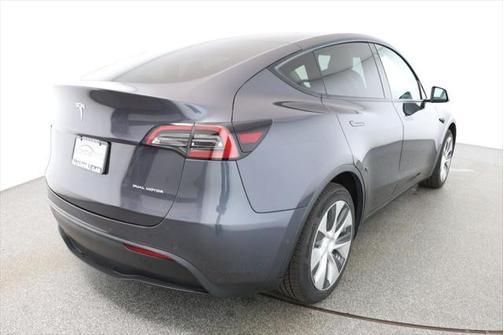 2022 Tesla Model Y Long Range Dual Motor All-Wheel Drive