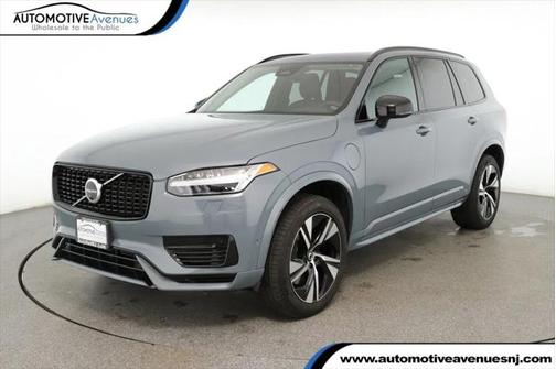 2023 Volvo XC90 Recharge Plug-In Hybrid T8 Plus Dark Theme 7-Seater