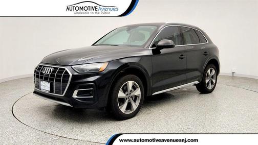 Mythos Black Metallic 2023 Audi Q5 40 Premium Plus