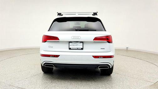 Glacier White Metallic 2023 Audi Q5 45 S line Premium Plus