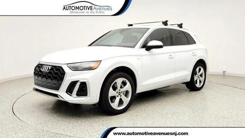 Glacier White Metallic 2023 Audi Q5 45 S line Premium Plus