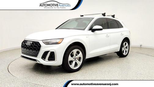 Glacier White Metallic 2023 Audi Q5 45 S line Premium Plus