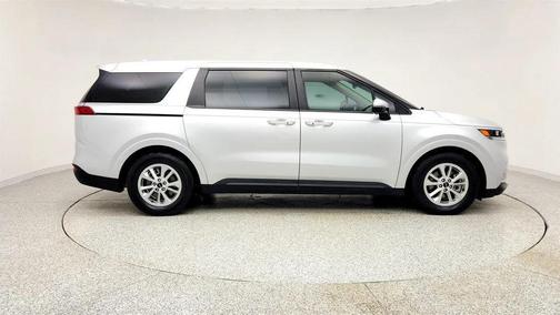 2023 Kia Carnival LX