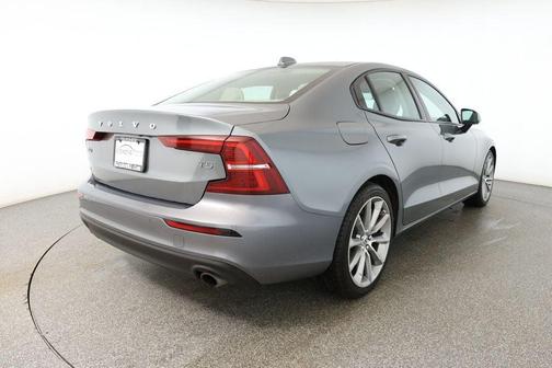 2021 Volvo S60 T5 Momentum