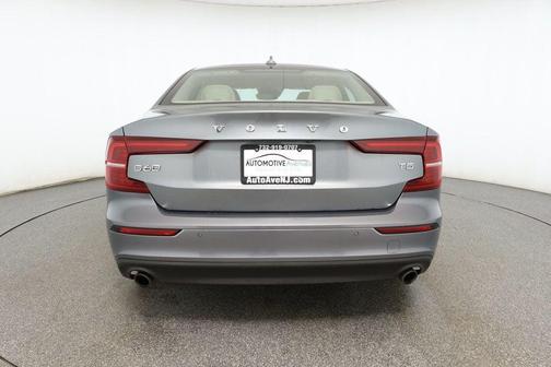 2021 Volvo S60 T5 Momentum