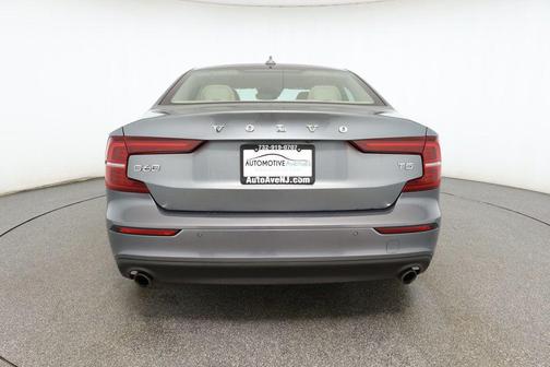 2021 Volvo S60 T5 Momentum