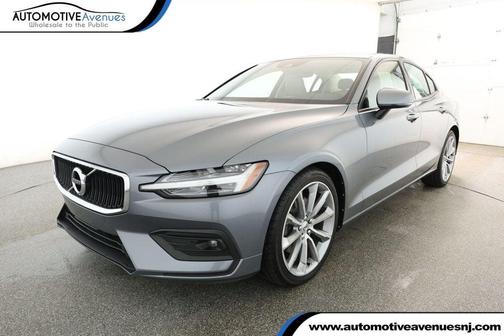 2021 Volvo S60 T5 Momentum