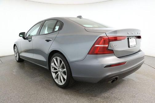 2021 Volvo S60 T5 Momentum